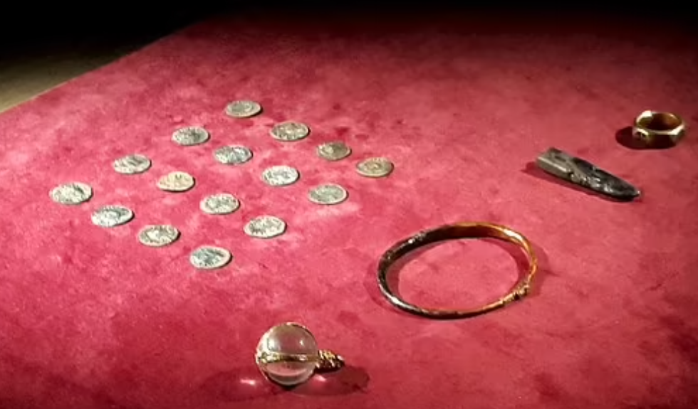 Překupníci se snažili prodat vikinské mince za 21 milionů korun, čeká je soud
